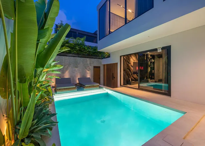 Under The Palms - A Luxurious 3-br In