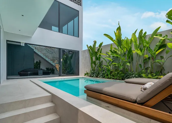 Under The Palms - A Luxurious 3-br In Villa *