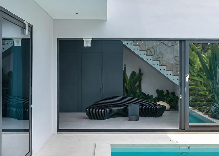 Under The Palms - A Luxurious 3-br In Villa *