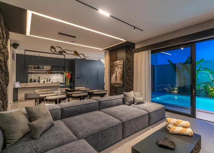 Under The Palms - A Luxurious 3-br In Canggu (Bali)