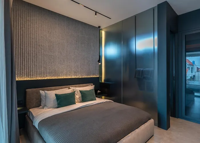 Under The Palms - A Luxurious 3-br In Canggu (Bali)