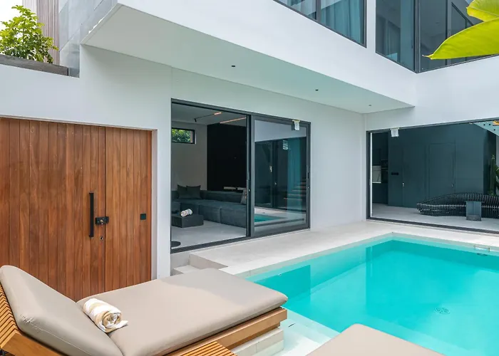 Under The Palms - A Luxurious 3-br In Villa