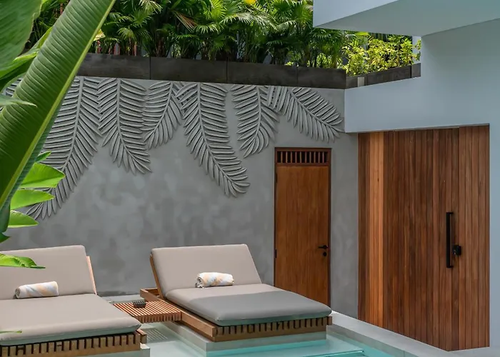 Villa Under The Palms - A Luxurious 3-br In *