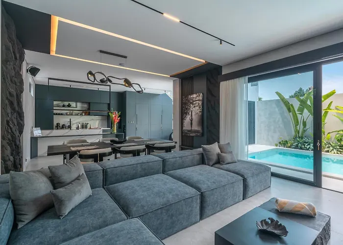 Villa Under The Palms - A Luxurious 3-br In