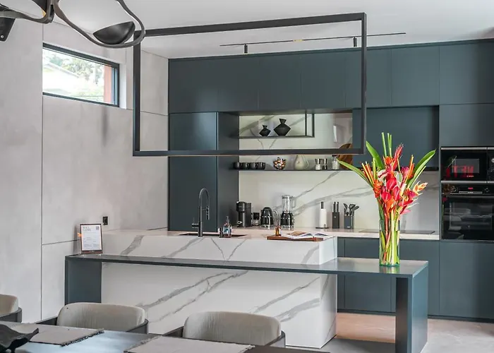 Villa Under The Palms - A Luxurious 3-br In