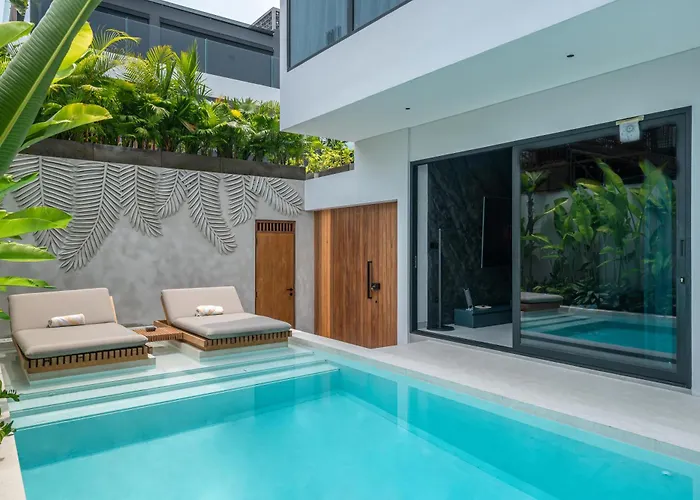 Under The Palms - A Luxurious 3-br In