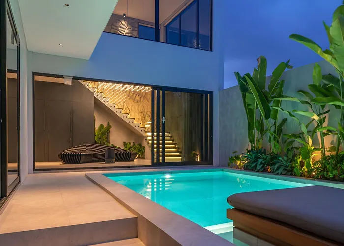 Under The Palms - A Luxurious 3-br In
