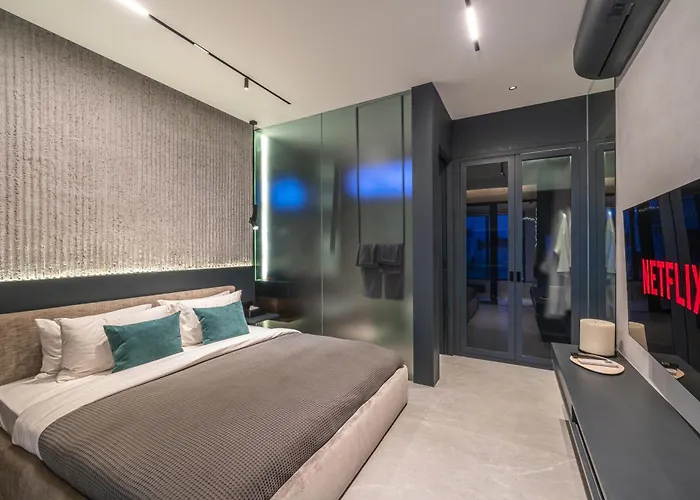 Under The Palms - A Luxurious 3-br In Canggu (Bali)