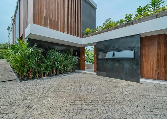Villa Under The Palms - A Luxurious 3-br In