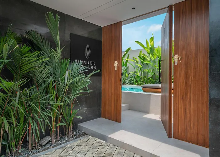 Under The Palms - A Luxurious 3-br In Villa *